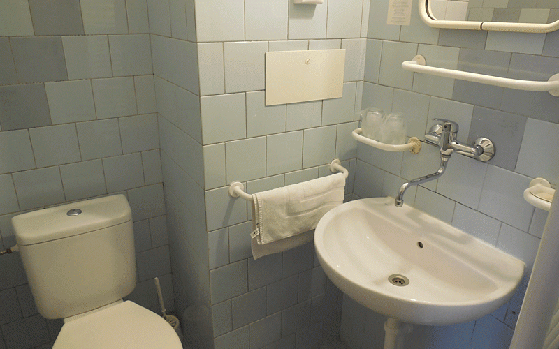 Ванная комната в гостинице Ялта** курорта Пиештяны